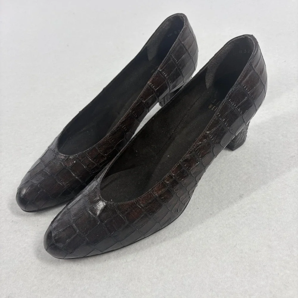 Stuart Weitzman Pumps Womens 6.5 Brown Croc Embossed Leather Round Old Money